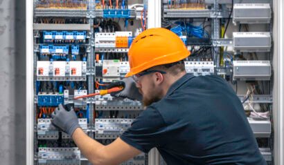 A male electrician works in a switchboard with an electrical connecting cable. Young adult electrician civil engineer screwing equipment into fuse box. SSUCv3H4sIAAAAAAAACpyS226DMAyG7yftHVCui0QJMLpXqXbhHChW06RKQqep6rsvB0DZ7e7wZ/u3/5jn+1tVEQYOOfmsnjEKMSq1OG/Bo9EBN4eVW6mFtCV5WDo0JQAsIynQG4ugSsjA81nDTQaoF6UifqUkcR784qSLu6yIg5eXoJHhLpEXPue42hIpGTpCipBDwdzCEttQFv9XZ/742g1fpOY/aeHCiJVKQjZyzqXk+u2lvZXWYBFoClcPw0HFAlooAd7Bwp++u0WO+lIQ4+d0l02Jm0V7G7fazRBlzB2Yiq8+hTFy4zM4F8rFxovZPPwF5lbM0cYnT6sqEeE4MTxS2vcj7YcTHduhGYdhLcgHnTHopHU2oRDzK4rSFcYNyNi2tGPiWLOWftRdT6d6FA2rm6aDdjhOtD1N4RavXwAAAP//AwDPRQCRuQIAAA==